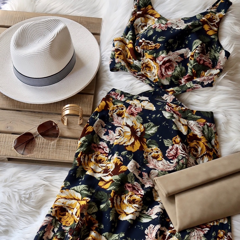 CHLOE-Navy Floral Fantasy Maxi Dress - Picture 4 of 6
